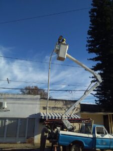 EL MUNICIPIO CONTINÚA CON LAS MEJORAS EN EL ALUMBRADO PUBLICO DE LA CIUDAD