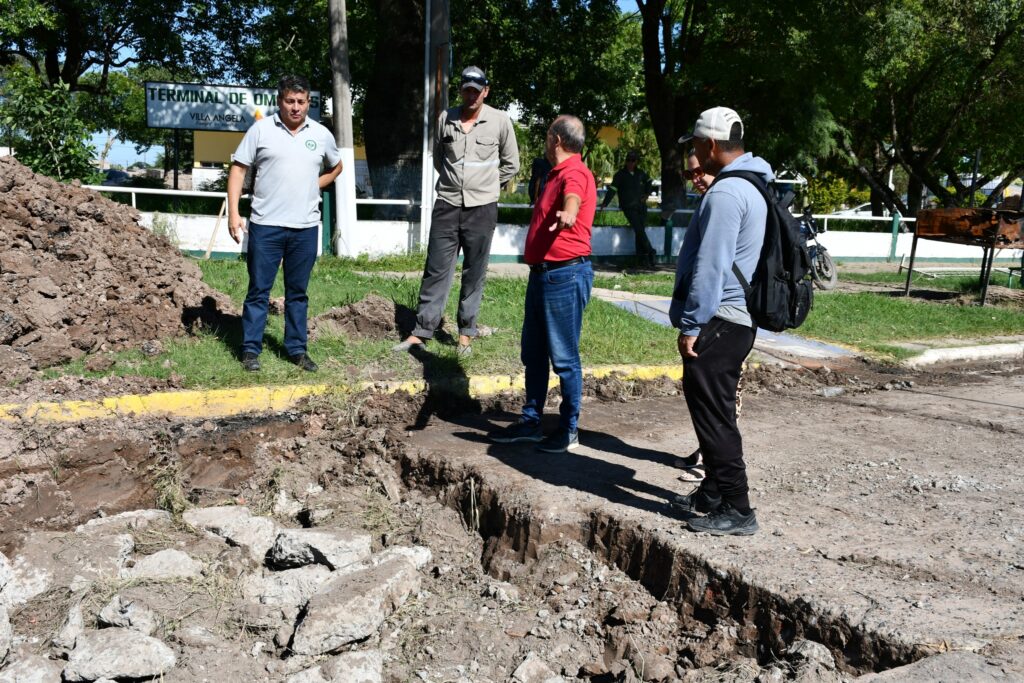 TRABAJOS DE BACHEO EN AV. KENNEDY Y BOULEVAR SAN MARTÍN