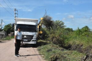 LA MUNICIPALIDAD REALIZA TRABAJOS DE LIMPIEZA Y CANALIZACIÓN EN CALLE JOSEFA ROSELLO